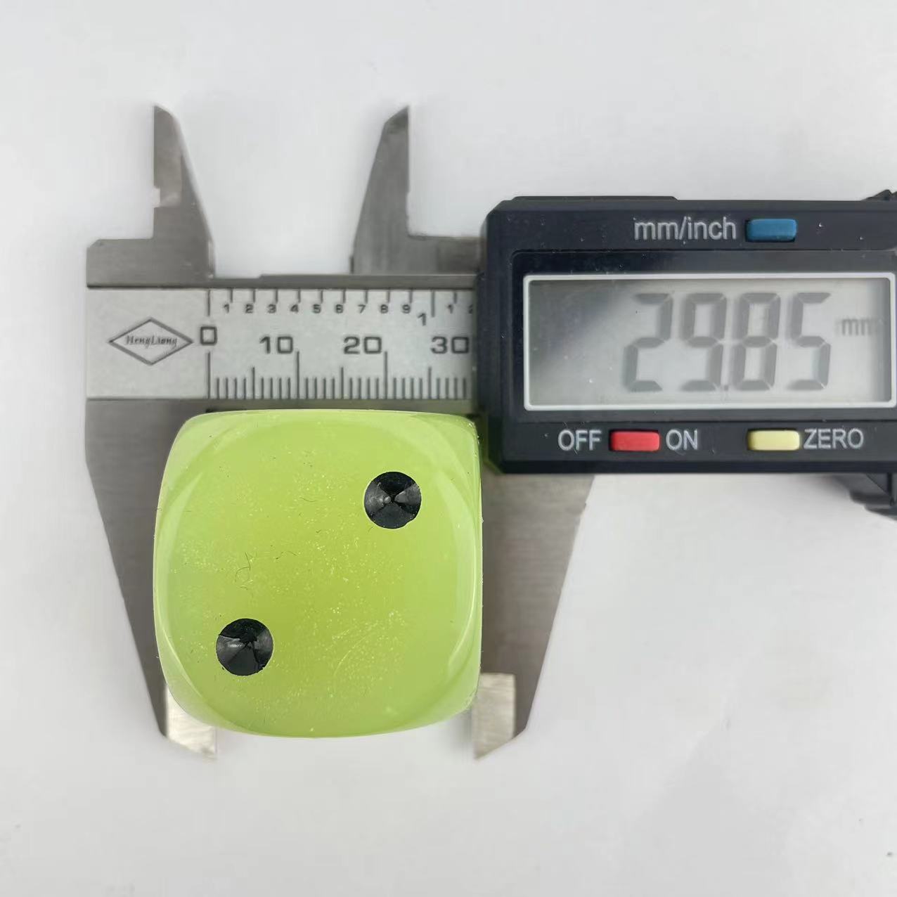 3-pak 30mm D6 Glow in The Dark – Board Game Yahtzee recenzja i cena